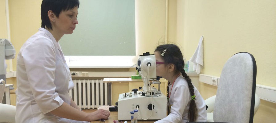 Аппаратное лечение зрения в Москве